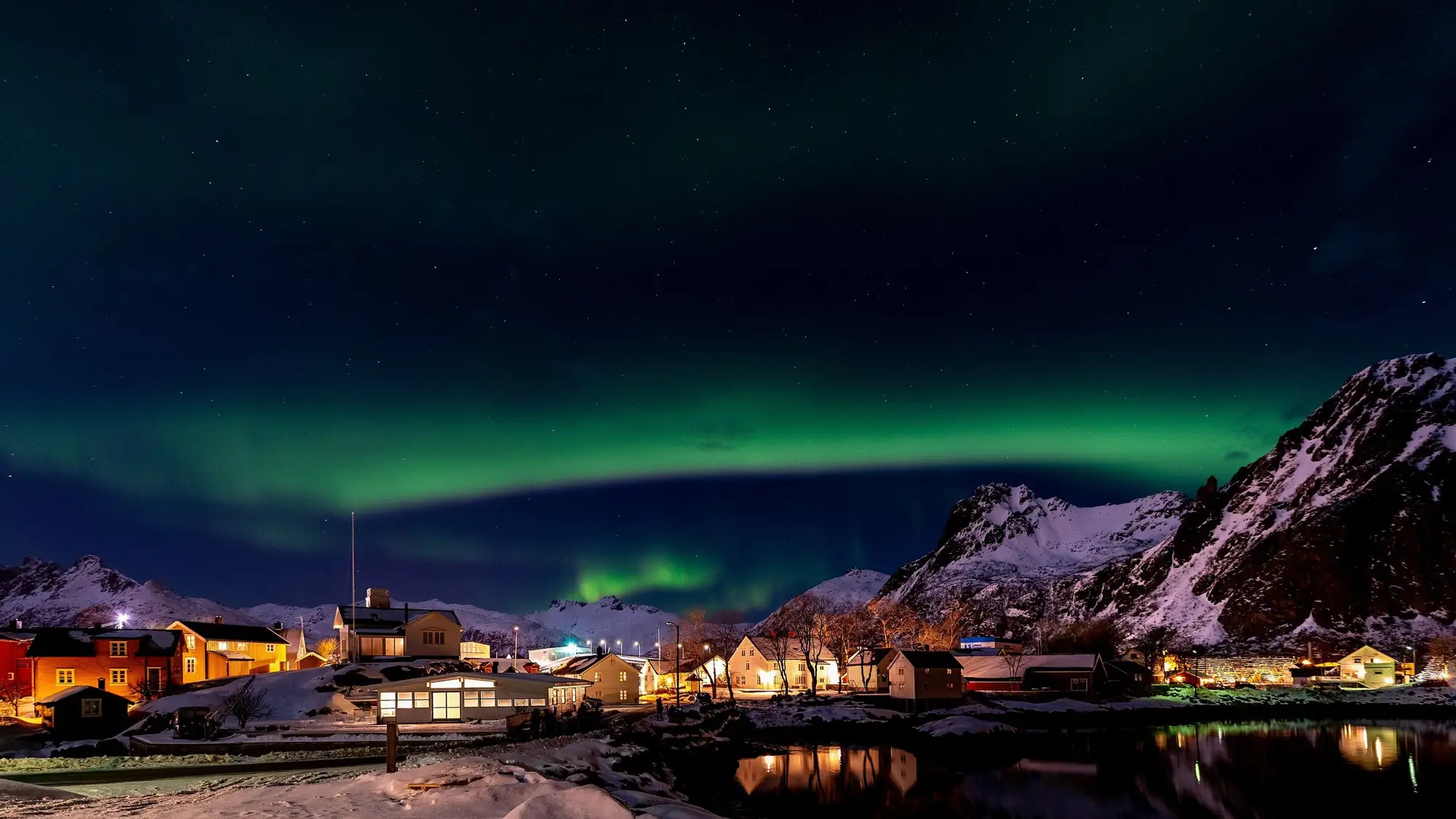 Northern lights over Svolvær in Lofoten