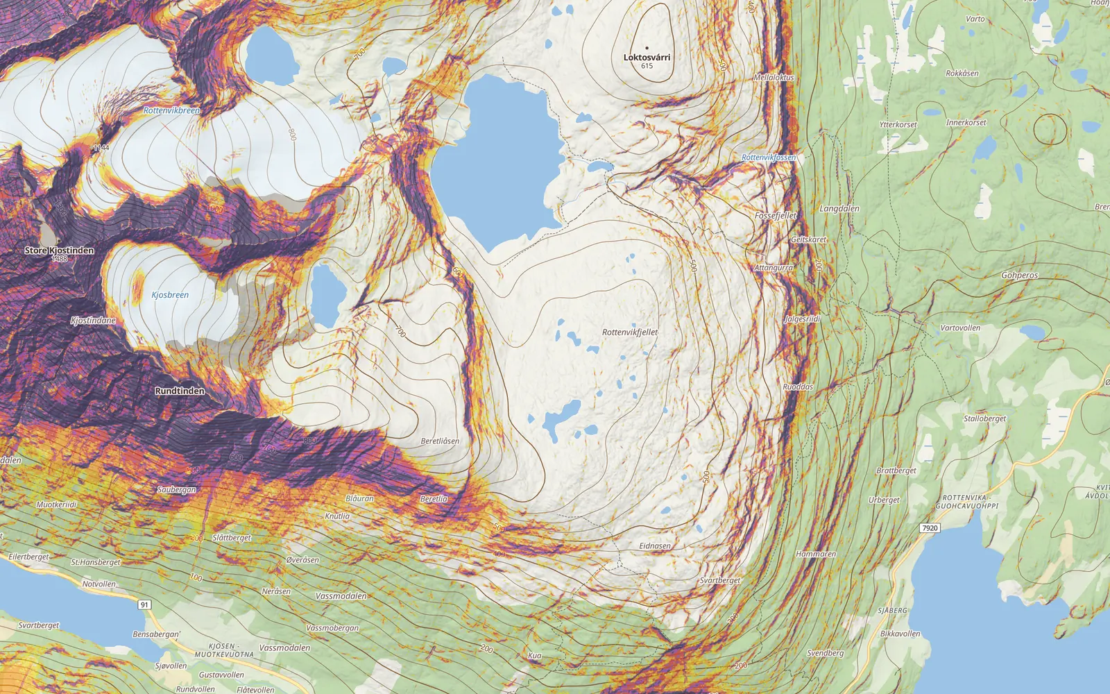 Slope angle and cliffs coloured over the Lyngen Alps